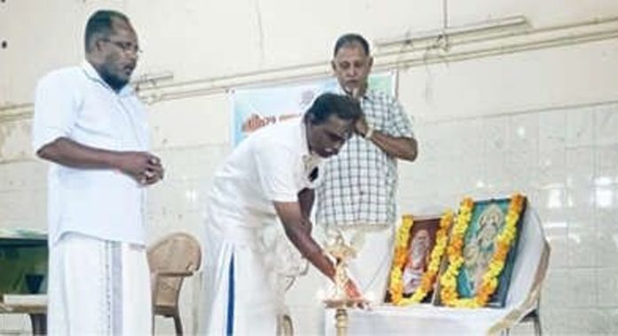 ചെറുകോൽപ്പുഴ ഹിന്ദുമത പരിഷത്തിനോട് അനുബന്ധിച്ച് കുറ്റൂരിൽ നടന്ന ഏകതാസമ്മേളനം ഉദ്ഘാടനം ചെയ്തു ചെറുകോൽപ്പുഴ ഹിന്ദുമത പരിഷത്തിനോട് അനുബന്ധിച്ച് കുറ്റൂരിൽ നടന്ന ഏകതാസമ്മേളനം ഉദ്ഘാടനം ചെയ്തു