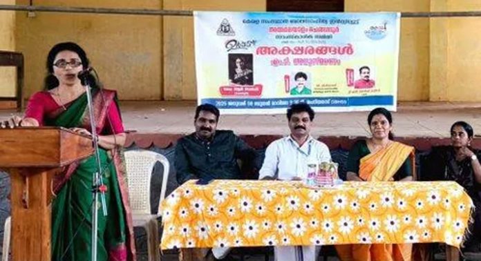 ചെറിയനാട് ദേവസ്വം ബോർഡ് ഹയർ സെക്കൻഡറി സ്കൂളില് എം.ടി വാസുദേവൻ നായർ അനുസ്മരണ സമ്മേളനം നടത്തി ചെറിയനാട് ദേവസ്വം ബോർഡ് ഹയർ സെക്കൻഡറി സ്കൂളില് എം.ടി വാസുദേവൻ നായർ അനുസ്മരണ സമ്മേളനം നടത്തി
