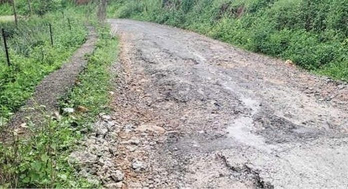 തകര്ന്ന് തരിപ്പണമായി ചെങ്ങറ-കൊന്നപ്പാറ റോഡ് തകര്ന്ന് തരിപ്പണമായി ചെങ്ങറ-കൊന്നപ്പാറ റോഡ്