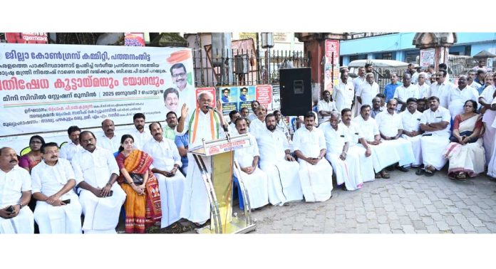 ബി.ജെ.പി രാജ്യത്ത് വർഗീയ വിഷം പരത്തുന്നു ; പ്രൊഫ. പി.ജെ കുര്യൻ ബി.ജെ.പി രാജ്യത്ത് വർഗീയ വിഷം പരത്തുന്നു ; പ്രൊഫ. പി.ജെ കുര്യൻ