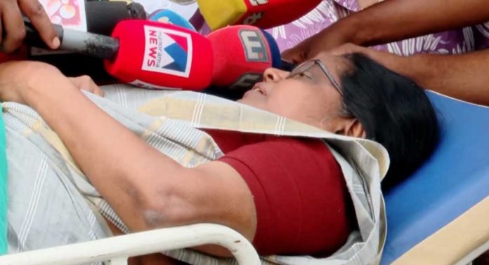 ഓഫീസില് വെച്ച് കത്തി ചൂണ്ടി ഭീഷണിപ്പെടുത്തി ; വീണ്ടും ഗുരുതര ആരോപണവുമായി കലാ രാജു – രഹസ്യമൊഴി നല്കി ഓഫീസില് വെച്ച് കത്തി ചൂണ്ടി ഭീഷണിപ്പെടുത്തി ; വീണ്ടും ഗുരുതര ആരോപണവുമായി കലാ രാജു – രഹസ്യമൊഴി നല്കി