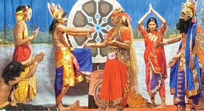 പ്രമേയംകൊണ്ട് വ്യത്യസ്തമായി കൊടുമൺ ഹൈസ്കൂളിന്റെ സംസ്കൃത നാടകം പ്രമേയംകൊണ്ട് വ്യത്യസ്തമായി കൊടുമൺ ഹൈസ്കൂളിന്റെ സംസ്കൃത നാടകം