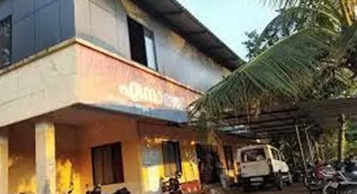 പ്രായപൂര്ത്തിയാകാത്ത പെണ്കുട്ടിയെ കാമുകന്റെ വീട്ടില് നിന്നും കണ്ടെത്തി ഏനാത്ത് പോലീസ് പ്രായപൂര്ത്തിയാകാത്ത പെണ്കുട്ടിയെ കാമുകന്റെ വീട്ടില് നിന്നും കണ്ടെത്തി ഏനാത്ത് പോലീസ്