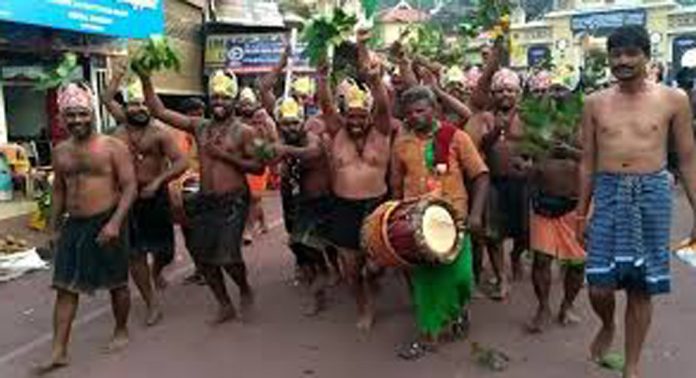 അമ്പലപ്പുഴ, ആലങ്ങാട്ട് സംഘങ്ങളുടെ പേട്ടതുള്ളല് നാളെ നടക്കും അമ്പലപ്പുഴ, ആലങ്ങാട്ട് സംഘങ്ങളുടെ പേട്ടതുള്ളല് നാളെ നടക്കും