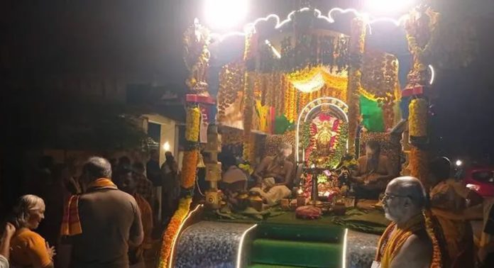 പേട്ടതുള്ളല് സംഘത്തിന്റെ രഥഘോഷയാത്രയ്ക്ക് വിവിധ കേന്ദ്രങ്ങളിൽ ഭക്തിനിർഭരമായ സ്വീകരണം നൽകി പേട്ടതുള്ളല് സംഘത്തിന്റെ രഥഘോഷയാത്രയ്ക്ക് വിവിധ കേന്ദ്രങ്ങളിൽ ഭക്തിനിർഭരമായ സ്വീകരണം നൽകി