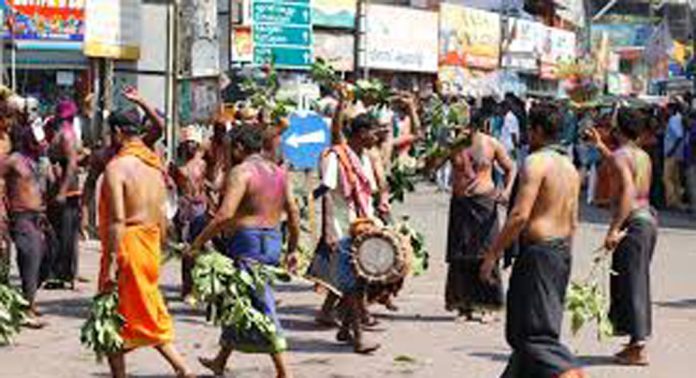 എരുമേലി പേട്ടതുള്ളലിനും മകരവിളക്കു ദർശനത്തിനുമായി അമ്പലപ്പുഴ സംഘം തിങ്കളാഴ്ച പുറപ്പെടും എരുമേലി പേട്ടതുള്ളലിനും മകരവിളക്കു ദർശനത്തിനുമായി അമ്പലപ്പുഴ സംഘം തിങ്കളാഴ്ച പുറപ്പെടും