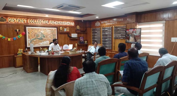 റോള് ഒബ്സര്വറുടെ മൂന്നാം സന്ദര്ശനം : രാഷ്ട്രീയ പാര്ട്ടികളുടെ യോഗം ചേര്ന്നു റോള് ഒബ്സര്വറുടെ മൂന്നാം സന്ദര്ശനം : രാഷ്ട്രീയ പാര്ട്ടികളുടെ യോഗം ചേര്ന്നു