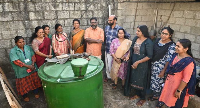 ജൈവമാലിന്യസംസ്കരണം : വീടുകള് കേന്ദ്രീകരിച്ചുള്ള സര്വേക്ക് തുടക്കം ജൈവമാലിന്യസംസ്കരണം : വീടുകള് കേന്ദ്രീകരിച്ചുള്ള സര്വേക്ക് തുടക്കം