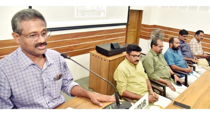എം ടി ദീർഘദർശിയായ ചലച്ചിത്രകാരൻ : അഡ്വ. ടി സക്കീർ ഹുസൈൻ എം ടി ദീർഘദർശിയായ ചലച്ചിത്രകാരൻ : അഡ്വ. ടി സക്കീർ ഹുസൈൻ