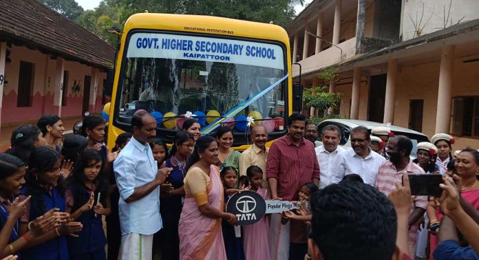 കൈപ്പട്ടൂർ ഗവൺമെന്റ് സ്കൂളിന് അനുവദിച്ച സ്കൂൾ ബസ് കൈമാറി കൈപ്പട്ടൂർ ഗവൺമെന്റ് സ്കൂളിന് അനുവദിച്ച സ്കൂൾ ബസ് കൈമാറി