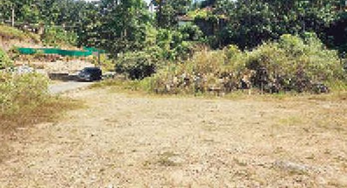 കുട്ടികള്ക്ക് കളിയ്ക്കാന് മൈതാനമില്ല ; കിഴക്കുപുറം സ്കൂളിന്റെ അവസ്ഥ പരിതാപകരം കുട്ടികള്ക്ക് കളിയ്ക്കാന് മൈതാനമില്ല ; കിഴക്കുപുറം സ്കൂളിന്റെ അവസ്ഥ പരിതാപകരം
