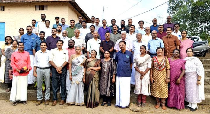 സൗഹൃദ സംഗമത്തിലൂടെ ഗുരുശിഷ്യ സ്നേഹബന്ധം കാത്തുസൂക്ഷിച്ച ഗുരുകുലം പൂർവ്വാധ്യാപക – വിദ്യാർത്ഥി സംഗമം സൗഹൃദ സംഗമത്തിലൂടെ ഗുരുശിഷ്യ സ്നേഹബന്ധം കാത്തുസൂക്ഷിച്ച ഗുരുകുലം പൂർവ്വാധ്യാപക – വിദ്യാർത്ഥി സംഗമം