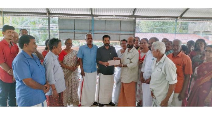 പന്തളം തെക്കേക്കര ഗ്രാമപഞ്ചായത്തിൽ ക്ഷീരകര്ഷകര്ക്ക് പാലിന് സബ്സിഡിയും കാലിത്തീറ്റയും വിതരണം ചെയ്തു പന്തളം തെക്കേക്കര ഗ്രാമപഞ്ചായത്തിൽ ക്ഷീരകര്ഷകര്ക്ക് പാലിന് സബ്സിഡിയും കാലിത്തീറ്റയും വിതരണം ചെയ്തു