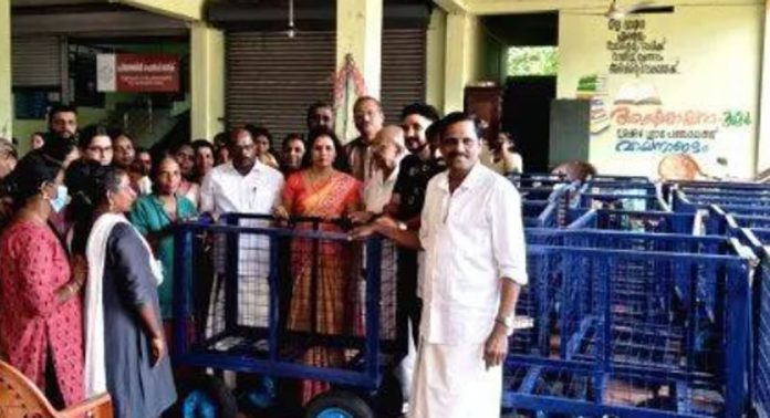 മുളക്കുഴ പഞ്ചായത്തിലെ ഹരിത കർമ്മ സേനയ്ക്ക് ട്രോളി വിതരണം ചെയ്തു മുളക്കുഴ പഞ്ചായത്തിലെ ഹരിത കർമ്മ സേനയ്ക്ക് ട്രോളി വിതരണം ചെയ്തു