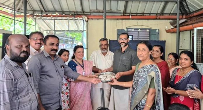 ഇരവിപേരൂർ ഗ്രാമപഞ്ചായത്തിന്റെ വാർഷിക പദ്ധതിയിൽ ഉൾപ്പെടുത്തി മൂന്നാം വർഷവും മൃഷ്ടാനം പദ്ധതി തുടങ്ങി ഇരവിപേരൂർ ഗ്രാമപഞ്ചായത്തിന്റെ വാർഷിക പദ്ധതിയിൽ ഉൾപ്പെടുത്തി മൂന്നാം വർഷവും മൃഷ്ടാനം പദ്ധതി തുടങ്ങി
