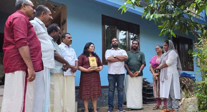 സ്കൂൾ കലോത്സവത്തിൽ എ ഗ്രേഡ് ലഭിച്ച വിദ്യാർത്ഥികളെ പത്തനംതിട്ട ജില്ല തണൽ കൂട്ടായ്മ ആദരിച്ചു സ്കൂൾ കലോത്സവത്തിൽ എ ഗ്രേഡ് ലഭിച്ച വിദ്യാർത്ഥികളെ പത്തനംതിട്ട ജില്ല തണൽ കൂട്ടായ്മ ആദരിച്ചു