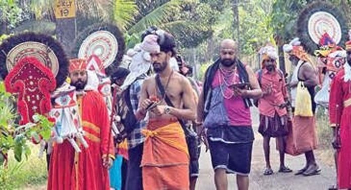 കല്ലട കാവടിസംഘം ചെറിയനാട് ബാലസുബ്രഹ്മണ്യസ്വാമി ക്ഷേത്രത്തിൽ ദർശനം നടത്തി കല്ലട കാവടിസംഘം ചെറിയനാട് ബാലസുബ്രഹ്മണ്യസ്വാമി ക്ഷേത്രത്തിൽ ദർശനം നടത്തി