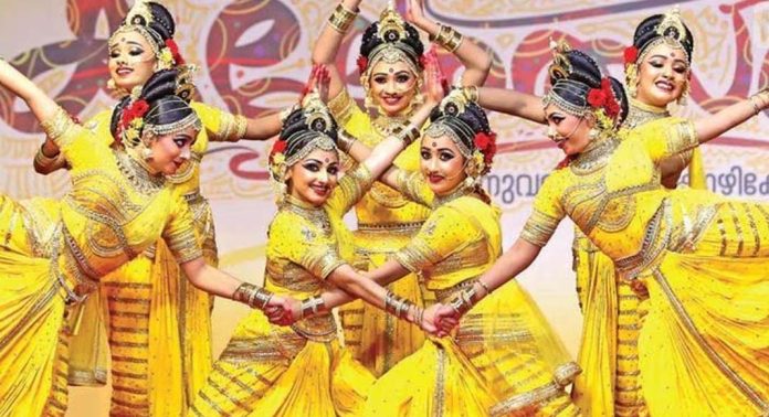 കലോത്സവത്തിന്റെ ആദ്യദിനത്തിൽ കണ്ണൂരിന് മുൻതൂക്കം കലോത്സവത്തിന്റെ ആദ്യദിനത്തിൽ കണ്ണൂരിന് മുൻതൂക്കം