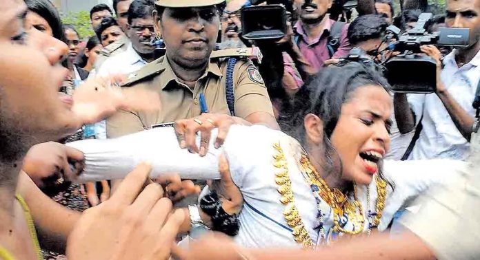 കലാ-കായിക മേളകളിൽ കുട്ടികളെ ഇറക്കി പ്രതിഷേധിക്കുന്ന സ്കൂളുകൾക്ക് വിലക്ക് വരുന്നു കലാ-കായിക മേളകളിൽ കുട്ടികളെ ഇറക്കി പ്രതിഷേധിക്കുന്ന സ്കൂളുകൾക്ക് വിലക്ക് വരുന്നു