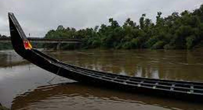 കീഴ്ചേരിമേൽ പള്ളിയോടം പുതുക്കിപ്പണിയുന്നു കീഴ്ചേരിമേൽ പള്ളിയോടം പുതുക്കിപ്പണിയുന്നു