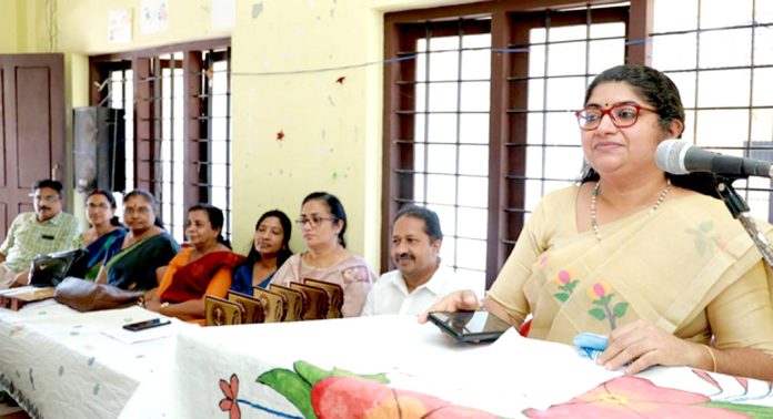 ഹയർ സെക്കണ്ടറി ആൻഡ് വോക്കേഷണൽ ഹയർ സെക്കണ്ടറി കെമസ്ട്രി ടീച്ചേഴ്സ് അസോസിയേഷൻ വാർഷികവും യാത്രയയപ്പ് സമ്മേളനവും നടന്നു ഹയർ സെക്കണ്ടറി ആൻഡ് വോക്കേഷണൽ ഹയർ സെക്കണ്ടറി കെമസ്ട്രി ടീച്ചേഴ്സ് അസോസിയേഷൻ വാർഷികവും യാത്രയയപ്പ് സമ്മേളനവും നടന്നു