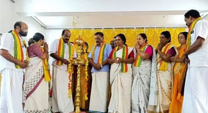 എസ്.എൻ.ഡി.പി യോഗം കോഴഞ്ചേരി യൂണിയൻ വനിതാ പ്രവർത്തകരെ ആദരിച്ചു എസ്.എൻ.ഡി.പി യോഗം കോഴഞ്ചേരി യൂണിയൻ വനിതാ പ്രവർത്തകരെ ആദരിച്ചു