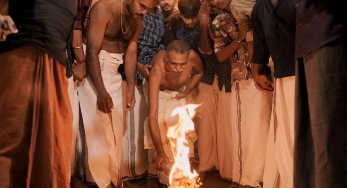 കോട്ടാങ്ങൽ മഹാഭദ്രകാളി ക്ഷേത്രത്തിലെ എട്ടു പടയണിക്ക് ചൂട്ടുവെച്ചു കോട്ടാങ്ങൽ മഹാഭദ്രകാളി ക്ഷേത്രത്തിലെ എട്ടു പടയണിക്ക് ചൂട്ടുവെച്ചു