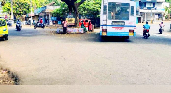 ഭരണിക്കാവ്-മുണ്ടക്കയം 183എ ദേശീയപാതയിലെ വളവുകൾ അപകട ഭീഷണി ഉയർത്തുന്നു ഭരണിക്കാവ്-മുണ്ടക്കയം 183എ ദേശീയപാതയിലെ വളവുകൾ അപകട ഭീഷണി ഉയർത്തുന്നു