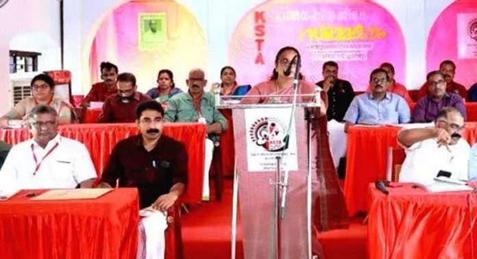 കേരള സ്കൂൾ ടീച്ചേഴ്സ് അസോസിയേഷൻ ജില്ലാസമ്മേളനം പുറമറ്റം ഗവൺമെന്റ് വി.എച്ച്.എസ്.എസിൽ ആരംഭിച്ചു കേരള സ്കൂൾ ടീച്ചേഴ്സ് അസോസിയേഷൻ ജില്ലാസമ്മേളനം പുറമറ്റം ഗവൺമെന്റ് വി.എച്ച്.എസ്.എസിൽ ആരംഭിച്ചു