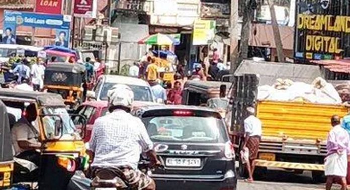 സ്ഥിരം അപകടമേഖലയായി മല്ലപ്പള്ളി പഴയ സർക്കിൾ ഓഫീസ് ജംഗ്ഷൻ സ്ഥിരം അപകടമേഖലയായി മല്ലപ്പള്ളി പഴയ സർക്കിൾ ഓഫീസ് ജംഗ്ഷൻ