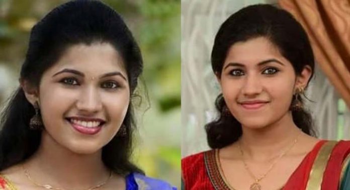 ഇരുപത്തിയാറാം ജൻമ ദിനത്തിൽ മിഷേലിന്റെ കല്ലറയ്ക്കു മുന്നിൽ പ്രതിഷേധമിരുന്ന് മാതാപിതാക്കൾ ഇരുപത്തിയാറാം ജൻമ ദിനത്തിൽ മിഷേലിന്റെ കല്ലറയ്ക്കു മുന്നിൽ പ്രതിഷേധമിരുന്ന് മാതാപിതാക്കൾ