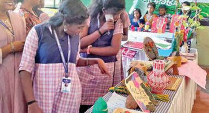 മുളക്കുഴ പഞ്ചായത്തിൽ കുട്ടികളുടെ കരകൗശല പ്രദർശനം നടന്നു മുളക്കുഴ പഞ്ചായത്തിൽ കുട്ടികളുടെ കരകൗശല പ്രദർശനം നടന്നു