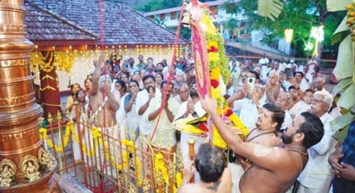 മുക്കൂട്ടുതറ തിരുവമ്പാടി ശ്രീകൃഷ്ണസ്വാമിക്ഷേത്രത്തിൽ ഉത്സവം കൊടിയേറി മുക്കൂട്ടുതറ തിരുവമ്പാടി ശ്രീകൃഷ്ണസ്വാമിക്ഷേത്രത്തിൽ ഉത്സവം കൊടിയേറി