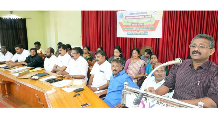 നിശ്ചയദാര്ഢ്യത്തോടെ അഡ്വ. ടി സക്കീർ ഹുസൈന് ; പത്തനംതിട്ട നഗരത്തിന്റെ മുഖച്ഛായ മാറുന്നു – നടപ്പിലാക്കുന്നത് സമാനതകളില്ലാത്ത വികസനപദ്ധതികള് നിശ്ചയദാര്ഢ്യത്തോടെ അഡ്വ. ടി സക്കീർ ഹുസൈന് ; പത്തനംതിട്ട നഗരത്തിന്റെ മുഖച്ഛായ മാറുന്നു – നടപ്പിലാക്കുന്നത് സമാനതകളില്ലാത്ത വികസനപദ്ധതികള്