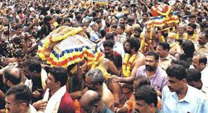 മകരവിളക്ക് നാളെ ; കര്ശന നിര്ദേശവുമായി പോലീസ് മകരവിളക്ക് നാളെ ; കര്ശന നിര്ദേശവുമായി പോലീസ്