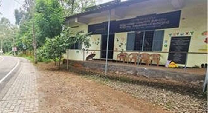 ചുറ്റുമതിലില്ലാതെ വടക്കടത്തുകാവ് ഓട്ടിസം ട്രെയ്നിങ് കേന്ദ്രം ചുറ്റുമതിലില്ലാതെ വടക്കടത്തുകാവ് ഓട്ടിസം ട്രെയ്നിങ് കേന്ദ്രം