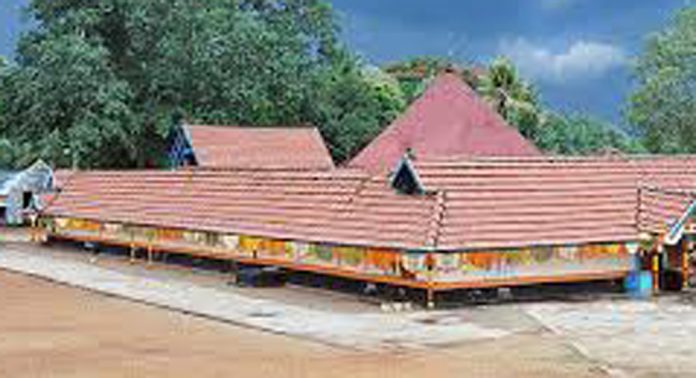 പന്തളം മഹാദേവർക്ഷേത്രത്തിൽ ഹിന്ദുധർമ സമ്മേളനം തുടങ്ങി പന്തളം മഹാദേവർക്ഷേത്രത്തിൽ ഹിന്ദുധർമ സമ്മേളനം തുടങ്ങി
