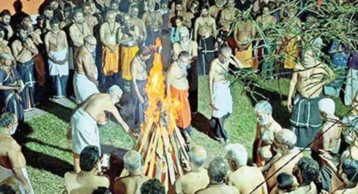 അമ്പലപ്പുഴ പേട്ടസംഘം മണിമലക്കാവിൽ ആഴിപൂജ നടത്തി അമ്പലപ്പുഴ പേട്ടസംഘം മണിമലക്കാവിൽ ആഴിപൂജ നടത്തി