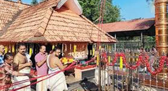 പ്രയാർ മഹാവിഷ്ണുക്ഷേത്രത്തിലെ ഉത്സവത്തിന് കൊടിയേറി പ്രയാർ മഹാവിഷ്ണുക്ഷേത്രത്തിലെ ഉത്സവത്തിന് കൊടിയേറി