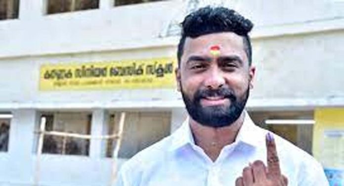 ജനങ്ങളെ വിഡ്ഢികളാക്കുന്ന സംവിധാനമാണ് കോൺഗ്രസ് പാർട്ടി നേതാക്കൾ ചെയ്യുന്നതെന്ന് പ്രശാന്ത് ശിവൻ ജനങ്ങളെ വിഡ്ഢികളാക്കുന്ന സംവിധാനമാണ് കോൺഗ്രസ് പാർട്ടി നേതാക്കൾ ചെയ്യുന്നതെന്ന് പ്രശാന്ത് ശിവൻ