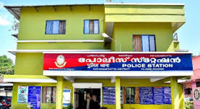 ചെന്നീർക്കര നാലാം വാർഡ് ഇലവുംതിട്ട പോലീസ് സ്റ്റേഷൻ്റെ പരിധിയിൽ നിന്ന് പത്തനംതിട്ട സ്റ്റേഷനിലേക്ക് മാറ്റുന്നു ചെന്നീർക്കര നാലാം വാർഡ് ഇലവുംതിട്ട പോലീസ് സ്റ്റേഷൻ്റെ പരിധിയിൽ നിന്ന് പത്തനംതിട്ട സ്റ്റേഷനിലേക്ക് മാറ്റുന്നു