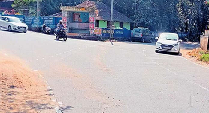സിഗ്നൽ ലൈറ്റ് പോലുമില്ലാതെ മടുക്കോലി കവല സിഗ്നൽ ലൈറ്റ് പോലുമില്ലാതെ മടുക്കോലി കവല