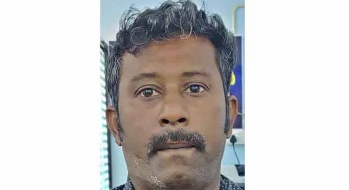 പതിമൂന്നുകാരിയോട് ലൈംഗികച്ചുവയോടെ സംസാരിക്കുകയും നഗ്നതാ പ്രദര്ശനം നടത്തുകയും ചെയ്ത യുവാവ് അറസ്റ്റില് പതിമൂന്നുകാരിയോട് ലൈംഗികച്ചുവയോടെ സംസാരിക്കുകയും നഗ്നതാ പ്രദര്ശനം നടത്തുകയും ചെയ്ത യുവാവ് അറസ്റ്റില്
