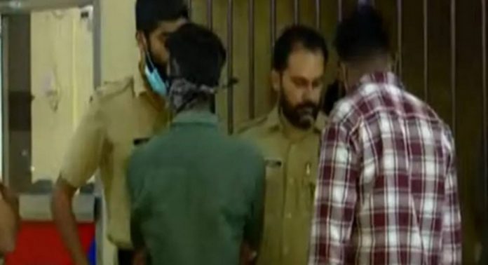 പത്തനംതിട്ട പീഡന കേസ് : പെൺകുട്ടിയുടെ രഹസ്യമൊഴി അടൂർ ഫസ്റ്റ് ക്ലാസ് മജിസ്ട്രേറ്റ് കോടതിയിൽ രേഖപ്പെടുത്തി പത്തനംതിട്ട പീഡന കേസ് : പെൺകുട്ടിയുടെ രഹസ്യമൊഴി അടൂർ ഫസ്റ്റ് ക്ലാസ് മജിസ്ട്രേറ്റ് കോടതിയിൽ രേഖപ്പെടുത്തി