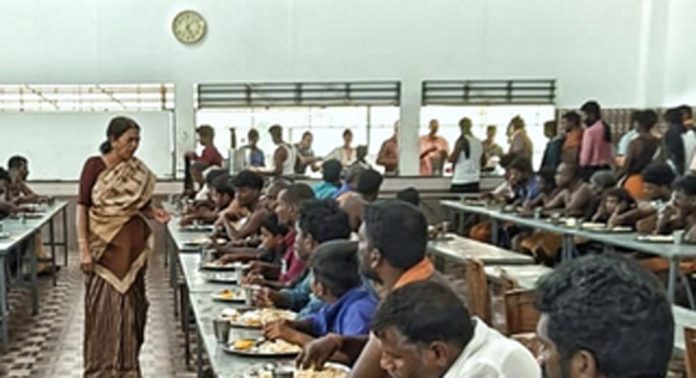 ഇളങ്ങുളത്ത് തീർഥാടകർക്ക് അന്നദാനമൊരുക്കി കൊങ്കൺ പ്രാന്ത് അയ്യപ്പസേവാസമാജം ഇളങ്ങുളത്ത് തീർഥാടകർക്ക് അന്നദാനമൊരുക്കി കൊങ്കൺ പ്രാന്ത് അയ്യപ്പസേവാസമാജം
