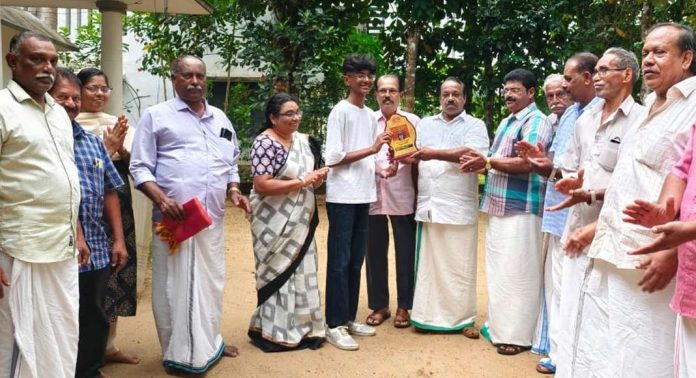 വിവിധ ക്വിസ് മത്സരങ്ങളിൽ ഉന്നത വിജയം നേടിയ ഷിഹാദ് ഷിജുവിനെ സി പി ഐ എം നേതൃത്വത്തിൽ അനുമോദിച്ചു വിവിധ ക്വിസ് മത്സരങ്ങളിൽ ഉന്നത വിജയം നേടിയ ഷിഹാദ് ഷിജുവിനെ സി പി ഐ എം നേതൃത്വത്തിൽ അനുമോദിച്ചു