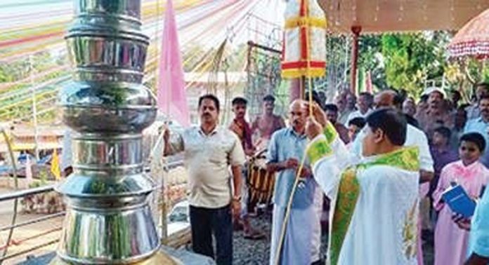 വെച്ചൂച്ചിറ സെയ്ന്റ് ജോസഫ് വലിയപള്ളിയിലെ തിരുനാളിന് കൊടിയേറി വെച്ചൂച്ചിറ സെയ്ന്റ് ജോസഫ് വലിയപള്ളിയിലെ തിരുനാളിന് കൊടിയേറി