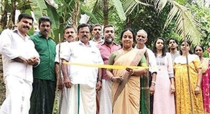 പഴവങ്ങാടി പഞ്ചായത്തിലെ കളരിക്കെമുറിപ്പടി- ചാക്കാനിക്കുഴിപ്പടി റോഡ് ഉദ്ഘാടനം നടന്നു പഴവങ്ങാടി പഞ്ചായത്തിലെ കളരിക്കെമുറിപ്പടി- ചാക്കാനിക്കുഴിപ്പടി റോഡ് ഉദ്ഘാടനം നടന്നു