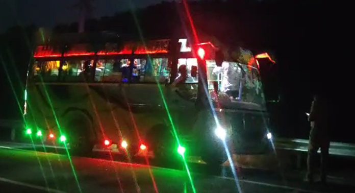അമിത പ്രകാശം ഉളവാക്കുന്ന ലൈറ്റുകള് ഘടിപ്പിച്ച വാഹനങ്ങൾക്ക് എതിരെയുള്ള പരിശോധന കർശനമാക്കി മോട്ടോർ വാഹന വകുപ്പ് അമിത പ്രകാശം ഉളവാക്കുന്ന ലൈറ്റുകള് ഘടിപ്പിച്ച വാഹനങ്ങൾക്ക് എതിരെയുള്ള പരിശോധന കർശനമാക്കി മോട്ടോർ വാഹന വകുപ്പ്