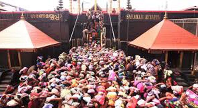 ശബരിമലയിൽ തിരക്ക് തുടരുന്നു ; മണിക്കൂറുകള് കാത്ത് നിന്ന് തീര്ഥാടകര് ശബരിമലയിൽ തിരക്ക് തുടരുന്നു ; മണിക്കൂറുകള് കാത്ത് നിന്ന് തീര്ഥാടകര്